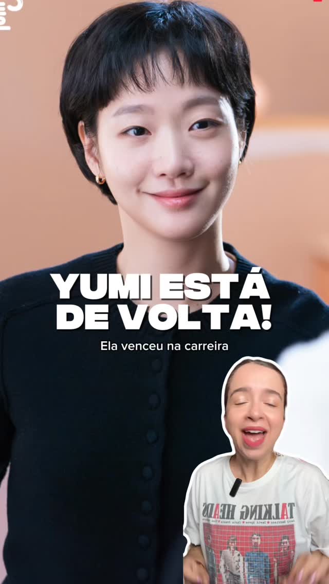 É OFICIAL: Yumi’s Cells está de volta! ✨

A 3ª temporada de Yumi’s Cells já tem primeiras imagens reveladas e estreia confirmada para abril.
Na nova fase, Yumi, interpretada por Kim Go Eun, deixa de ser apenas uma trabalhadora comum e se torna uma autora de romances de sucesso, mas quando o assunto é amor, as coisas continuam nada fáceis.

O grande destaque da temporada é a chegada de Soon Rok, novo personagem vivido por Kim Jae Won, um PD racional, direto e aparentemente frio, que acaba despertando novamente o vilarejo das células da Yumi. 

Baseado no webtoon de sucesso, Yumi’s Cells 3 promete mais emoções, conflitos internos, romance e aquela mistura perfeita de realidade com fofura que conquistou fãs no mundo todo.

 Estreia em abril
E você, está pronto para acompanhar essa nova fase da Yumi?

#YumisCells #YumisCells3 #KimGoEun #KimJaeWon #Kdrama DramaCoreano SeriesCoreanas Webtoon Doramas Kdrama2026 TVING YumisCellsSeason3