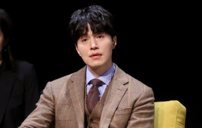 imagem do ator Lee Dong Wook protagonista de Seguro para divorciados