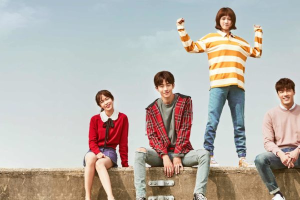 post sobre doramas de comedia na imagem temos os personagens de A Fada do Levantamento de Peso