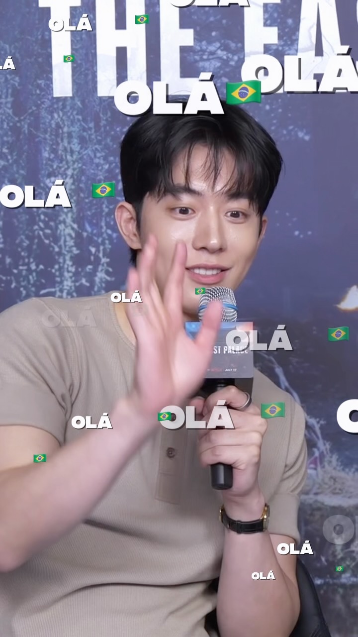 NAM JOO-HYUK E ROH YOON-SEO MANDARAM UMA MENSAGEM PRO BRASIL, agora chegou nossa de retribuir…

Bati um papo com os dois pra falar dessa super estreia de hoje, que é “A Leste do Palácio” da @netflixbrasil e agora é a sua vez de mandar uma mensagem pra esse ele de drama coreano perfeito.

Já começou a assistir o k-drama? O que tá achando? Ainda vai assistir? Também me conta tudo nos comentários.
.
.
.
#namjoohyuk #rohyoonseo #theeastpalace #doramasnetflix #dorameiras kdrama série coreana