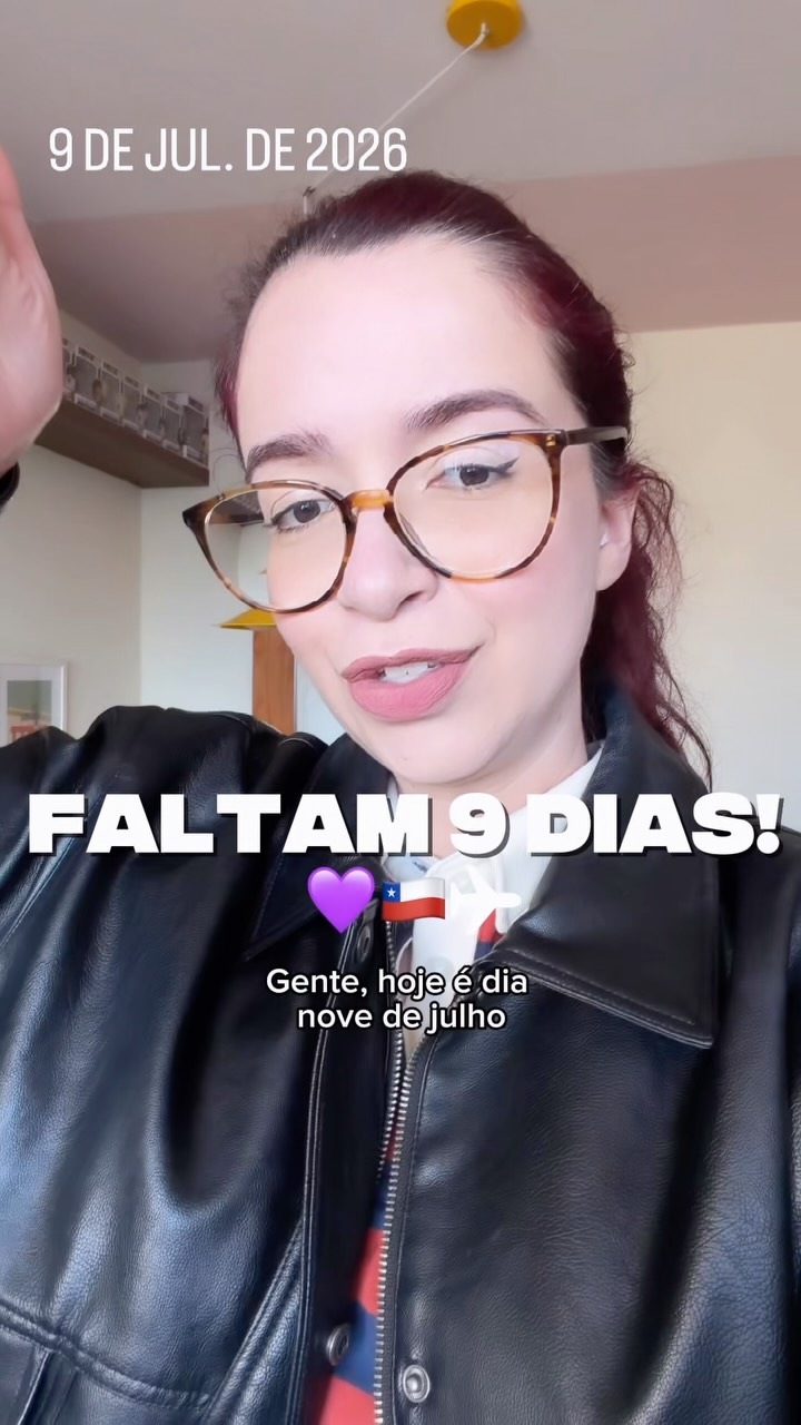DESTINO: BTS 🇨🇱 | EP. 01 — A missão da lightstick!

É OFICIAL: EU VOU VER O BTS NO CHILE! 😭💜

Faltam apenas 9 dias para o show do BTS em Santiago, no dia 16 de outubro, e a contagem regressiva já começou por aqui!

E como toda boa jornada tem seus preparativos, nasceu DESTINO: BTS, uma websérie em que vou compartilhar com vocês tudo dessa aventura: os preparativos, a viagem, os perrengues, as descobertas pelo Chile e, claro, a emoção de finalmente ver o BTS ao vivo!

E no primeiro episódio já temos uma conquista importantíssima: CONSEGUI MINHA ARMY BOMB! Agora sim estou oficialmente equipada para essa missão!

Será que o coração aguenta até o dia 16?

Me conta: quem aqui também vai acompanhar essa aventura? E quem vai estar no show do Chile comigo? 

#DestinoBTS #BTS #ARMY #BTSChile #nacoreiatem