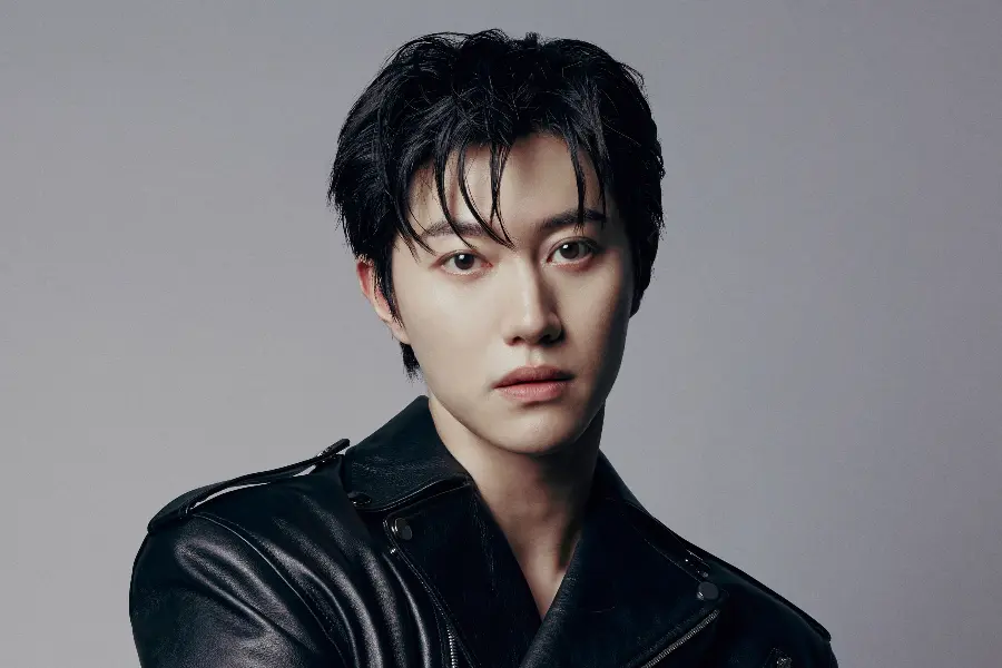 Foto do Kwak Dong Yeon serviço militar