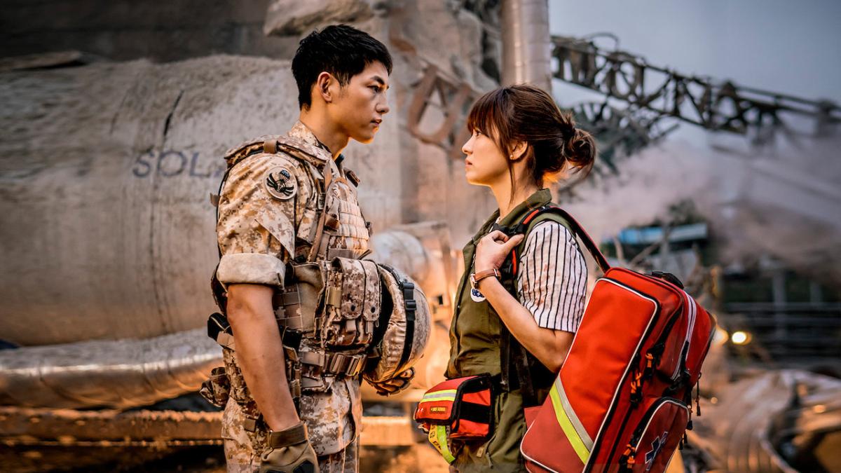 atores principais do k-drama descendentes do sol se olhando